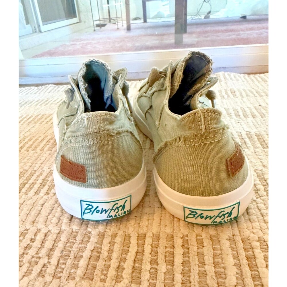 Blowfish Malibu sage green Low Top Lace-Up Sneakers with Blue Sole, size 8.5 - Picture 2 of 11
